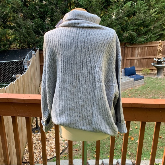 Womens American Eagle Knit Turtle Neck Sweater | L | Grey NEW!! - Picture 3 of 14